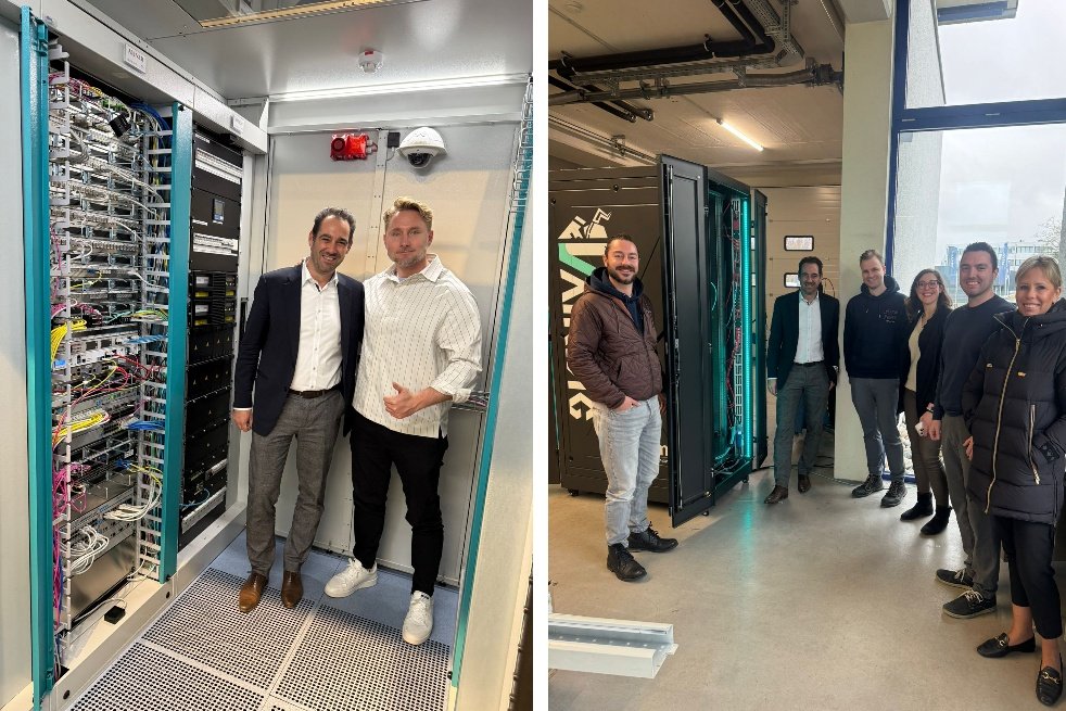Jan Moll und Kristian Kläger im Datacenter und daneben das terahash Team neben dem datarack